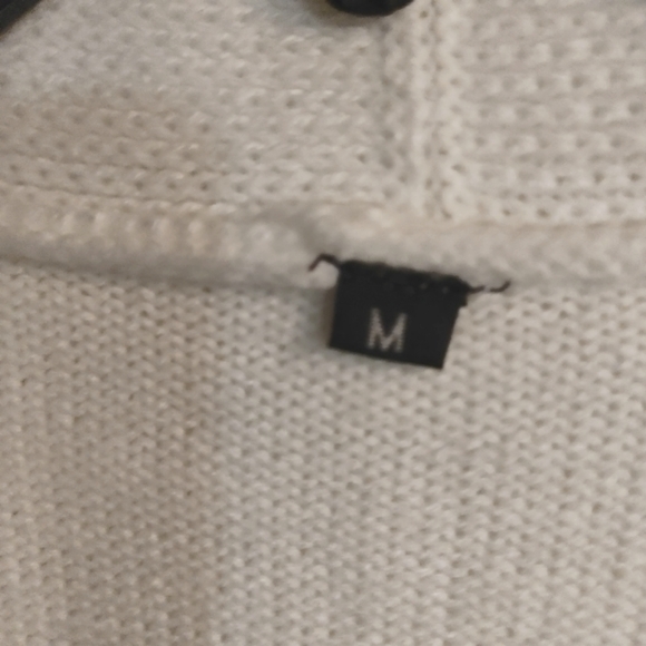 NWOT Sweater Winter White Size M - Picture 3 of 13